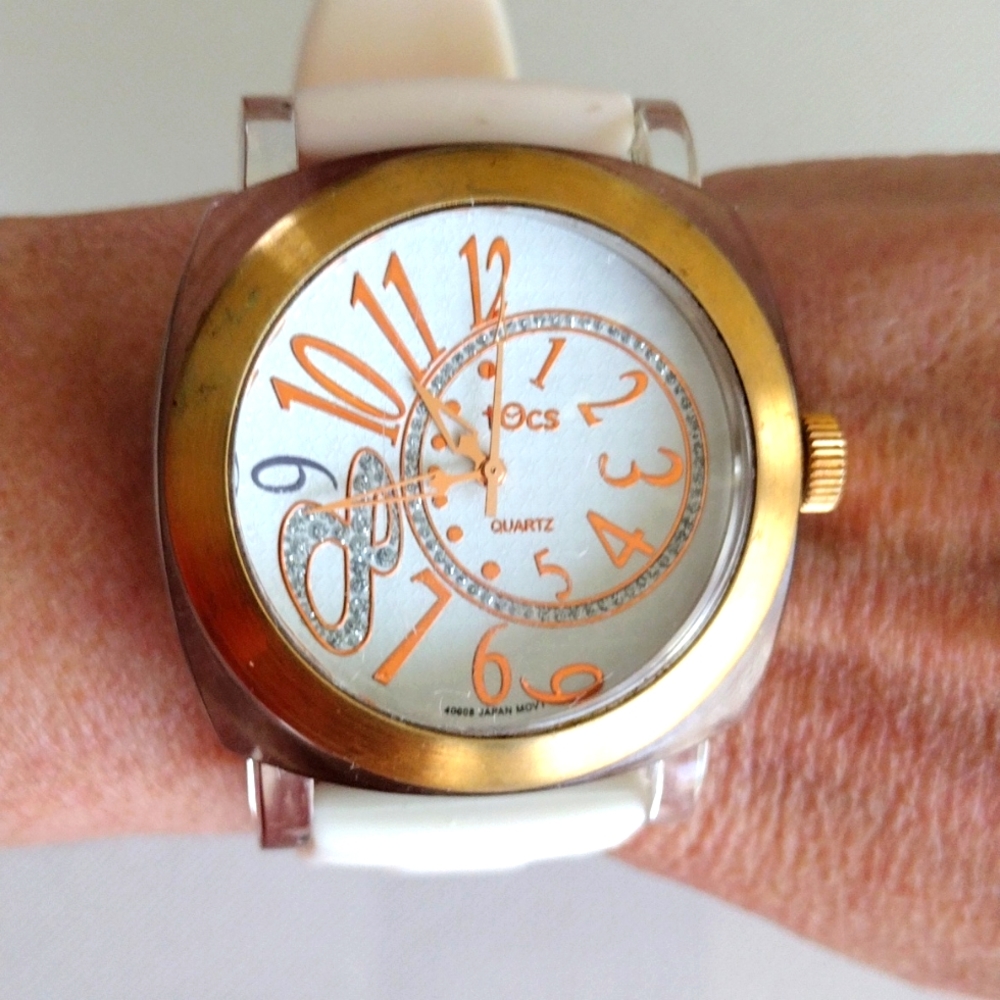 Tocs quartz watch.